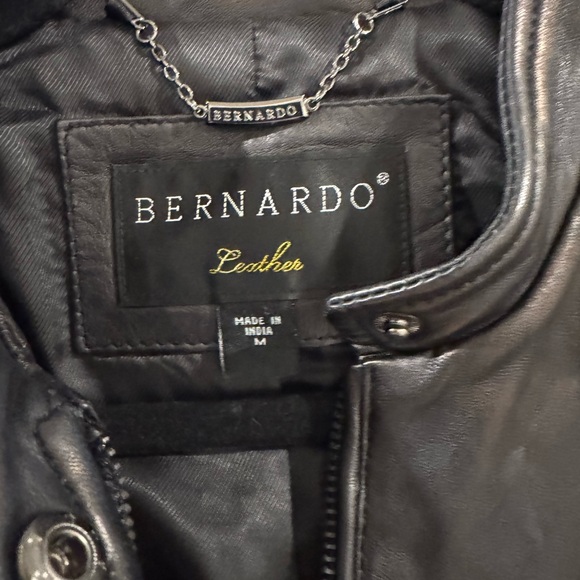 Bernardo Sleek Black Leather Jacket for Women - Picture 3 of 5